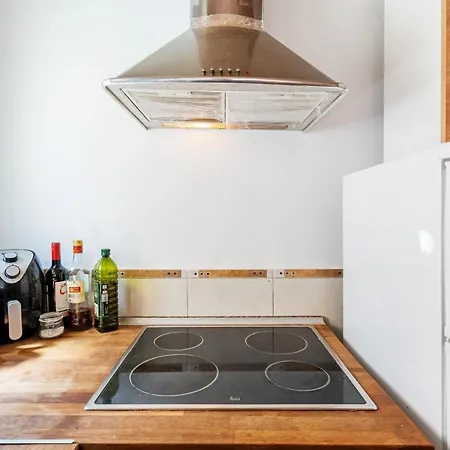 Beachside Bliss Charming 1-bedroom, Barceloneta Barcellona