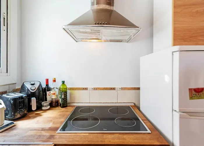 Beachside Bliss Charming 1-bedroom, Barceloneta برشلونة