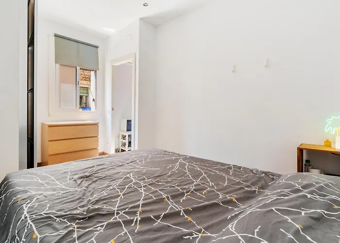 Beachside Bliss Charming 1-bedroom, Barceloneta شقة *