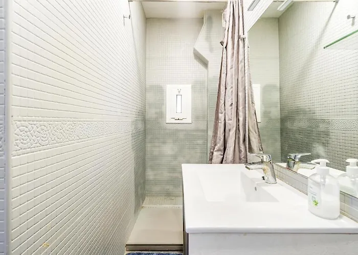 شقة Beachside Bliss Charming 1-bedroom, Barceloneta *