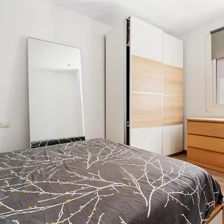 Beachside Bliss Charming 1-bedroom, Barceloneta Apartment