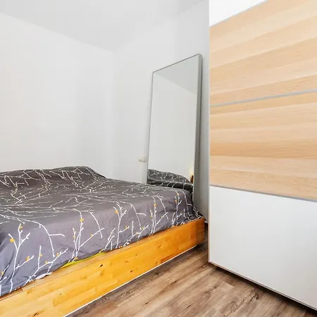 Beachside Bliss Charming 1-bedroom, Barceloneta Apartment *