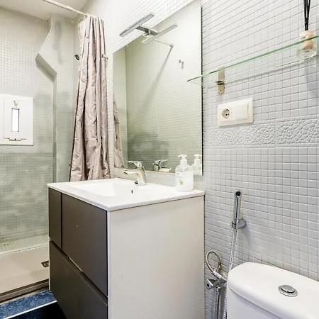 Apartment Beachside Bliss Charming 1-bedroom, Barceloneta *
